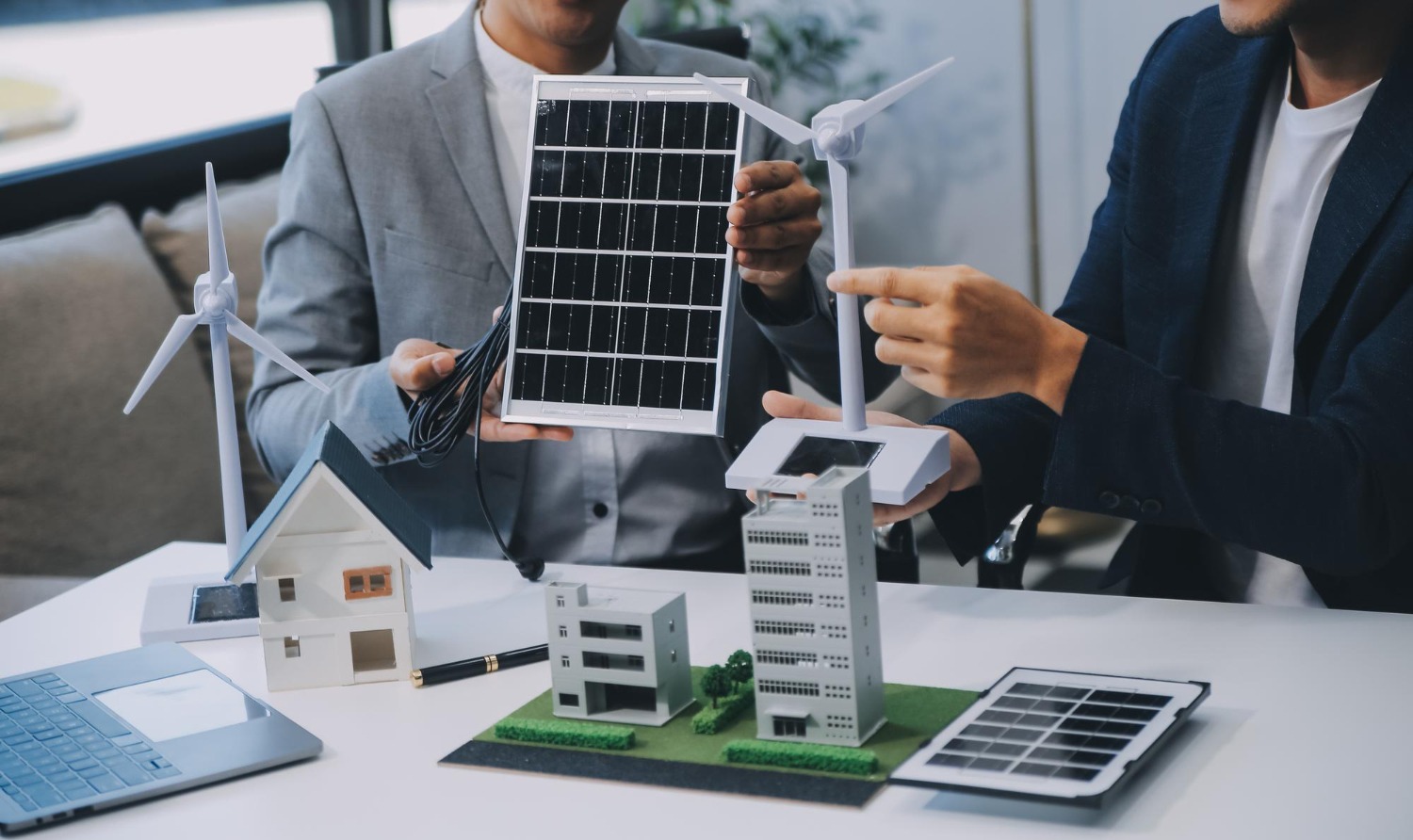 Why ECE Solar Panels Are the Best Choice for Homes and Businesses